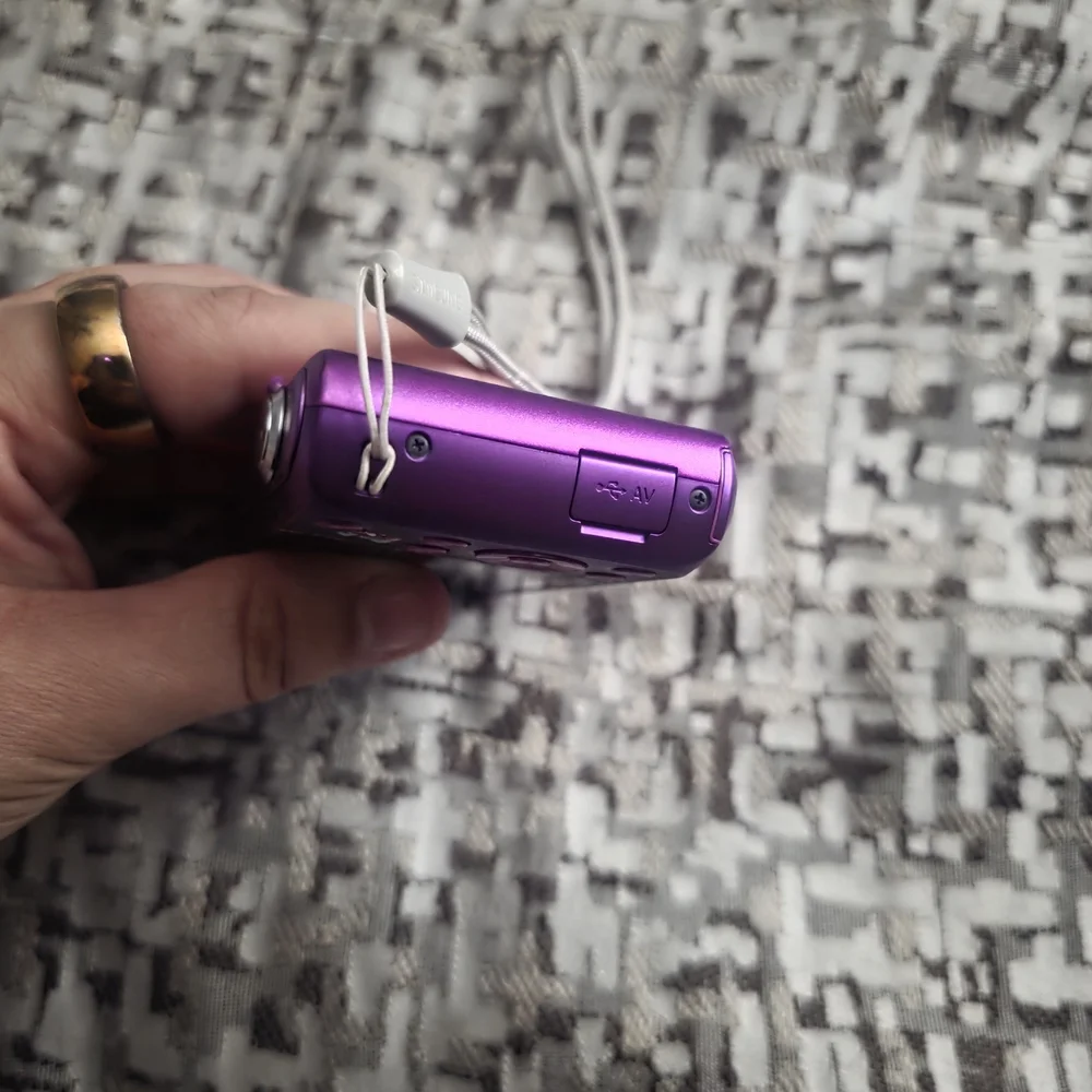 Samsung Purple Digital Camera with Zoom Lens